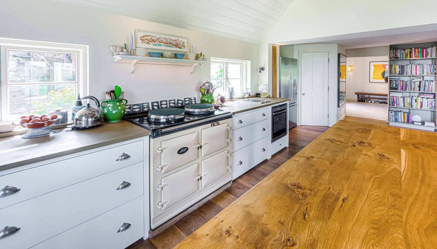 Country House with Swimming Pool and Tennis Court