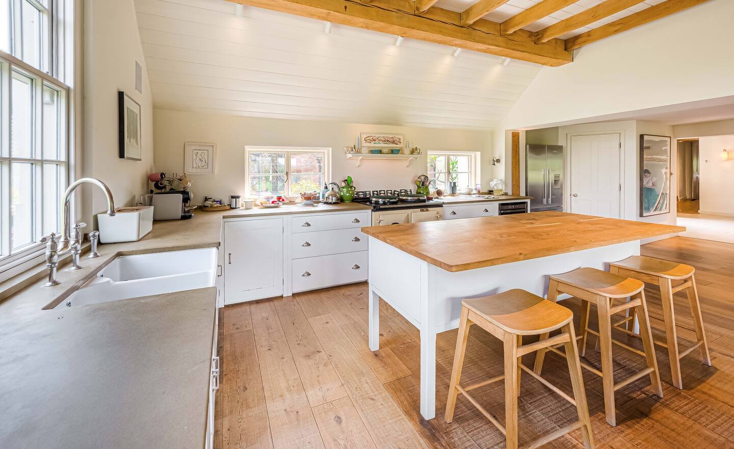 Country House with Swimming Pool and Tennis Court