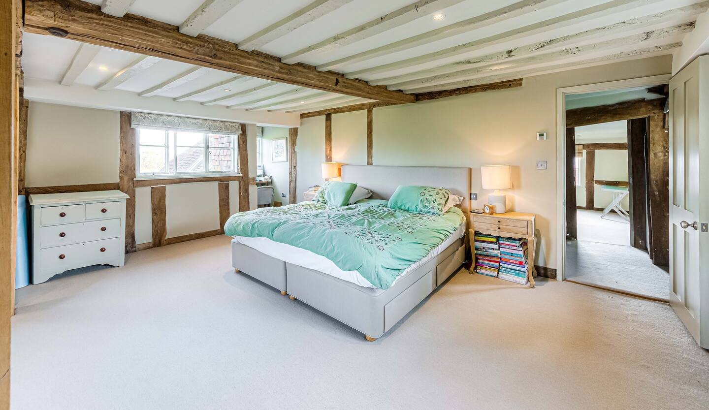 Country House with Swimming Pool and Tennis Court