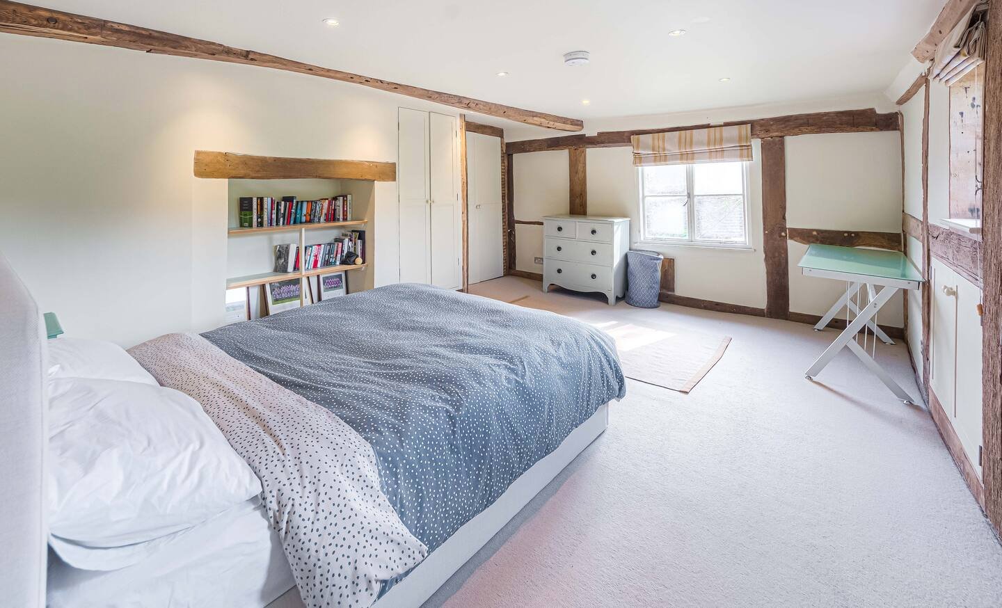 Country House with Swimming Pool and Tennis Court