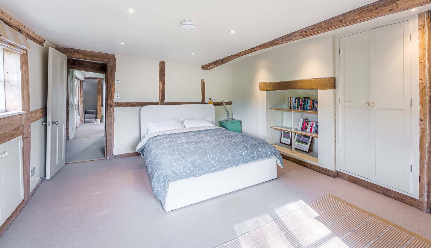 Country House with Swimming Pool and Tennis Court