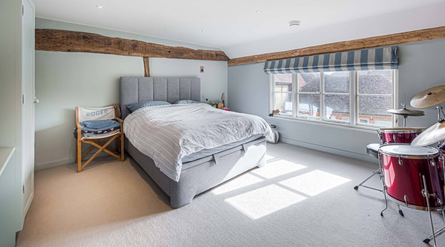 Country House with Swimming Pool and Tennis Court