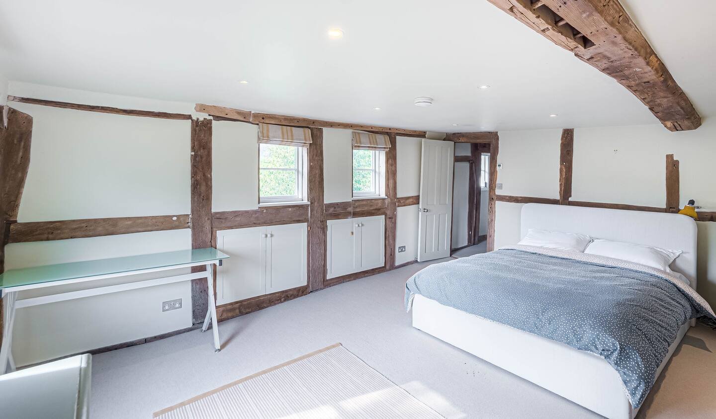 Country House with Swimming Pool and Tennis Court