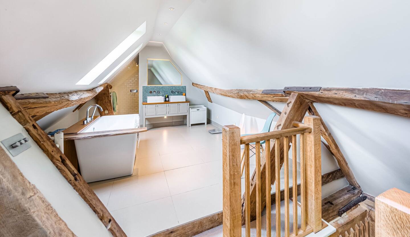 Country House with Swimming Pool and Tennis Court