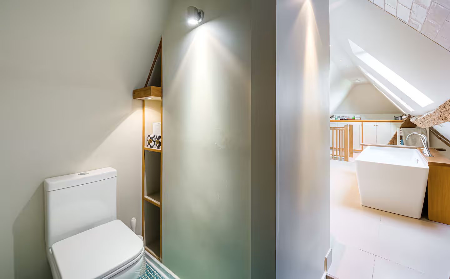 Country House with Swimming Pool and Tennis Court