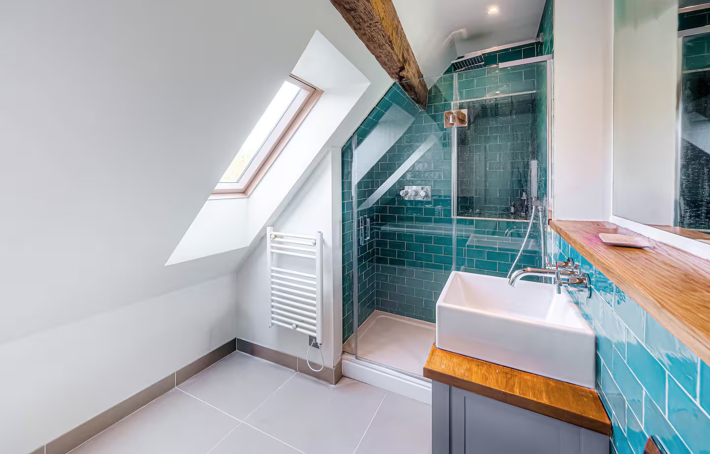 Country House with Swimming Pool and Tennis Court