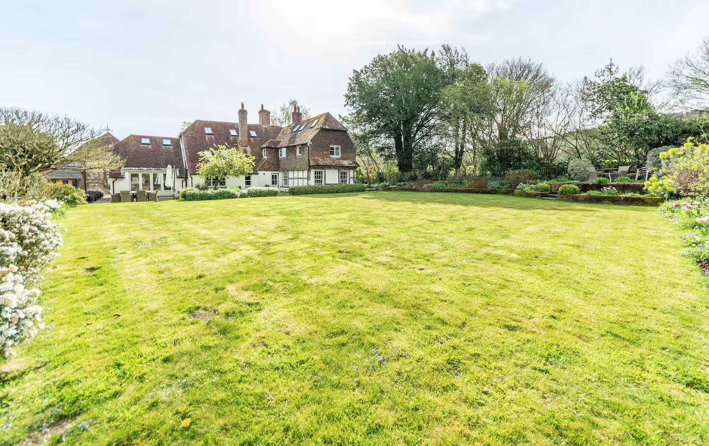 Country House with Swimming Pool and Tennis Court