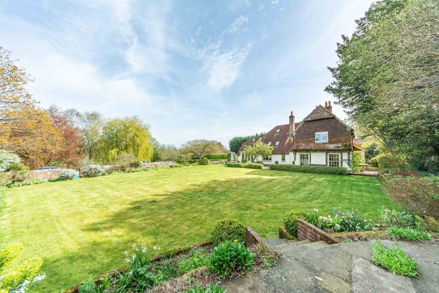 Country House with Swimming Pool and Tennis Court