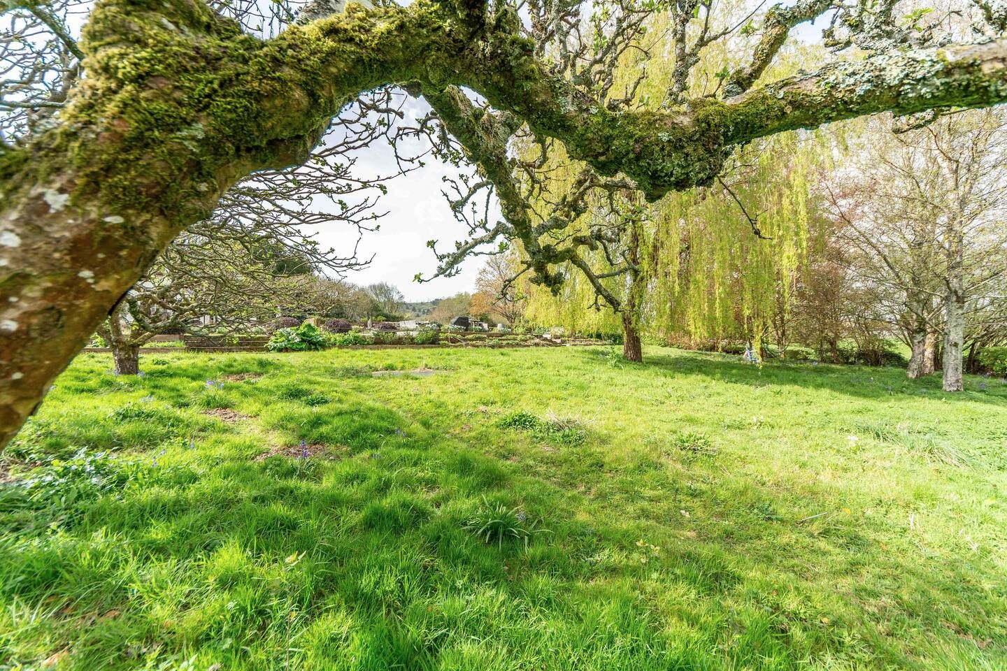Country House with Swimming Pool and Tennis Court