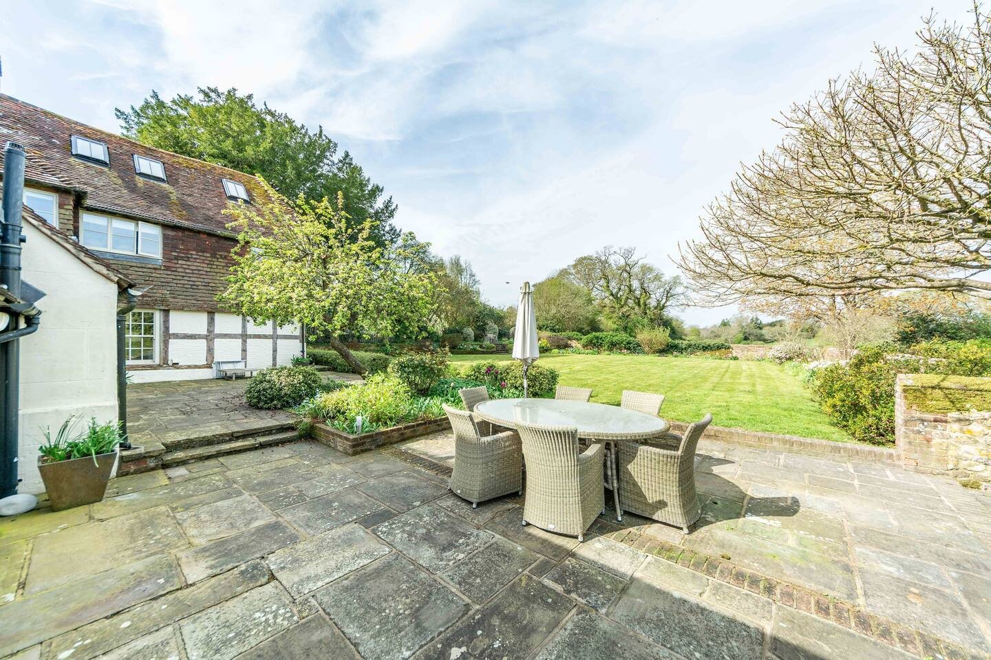 Country House with Swimming Pool and Tennis Court