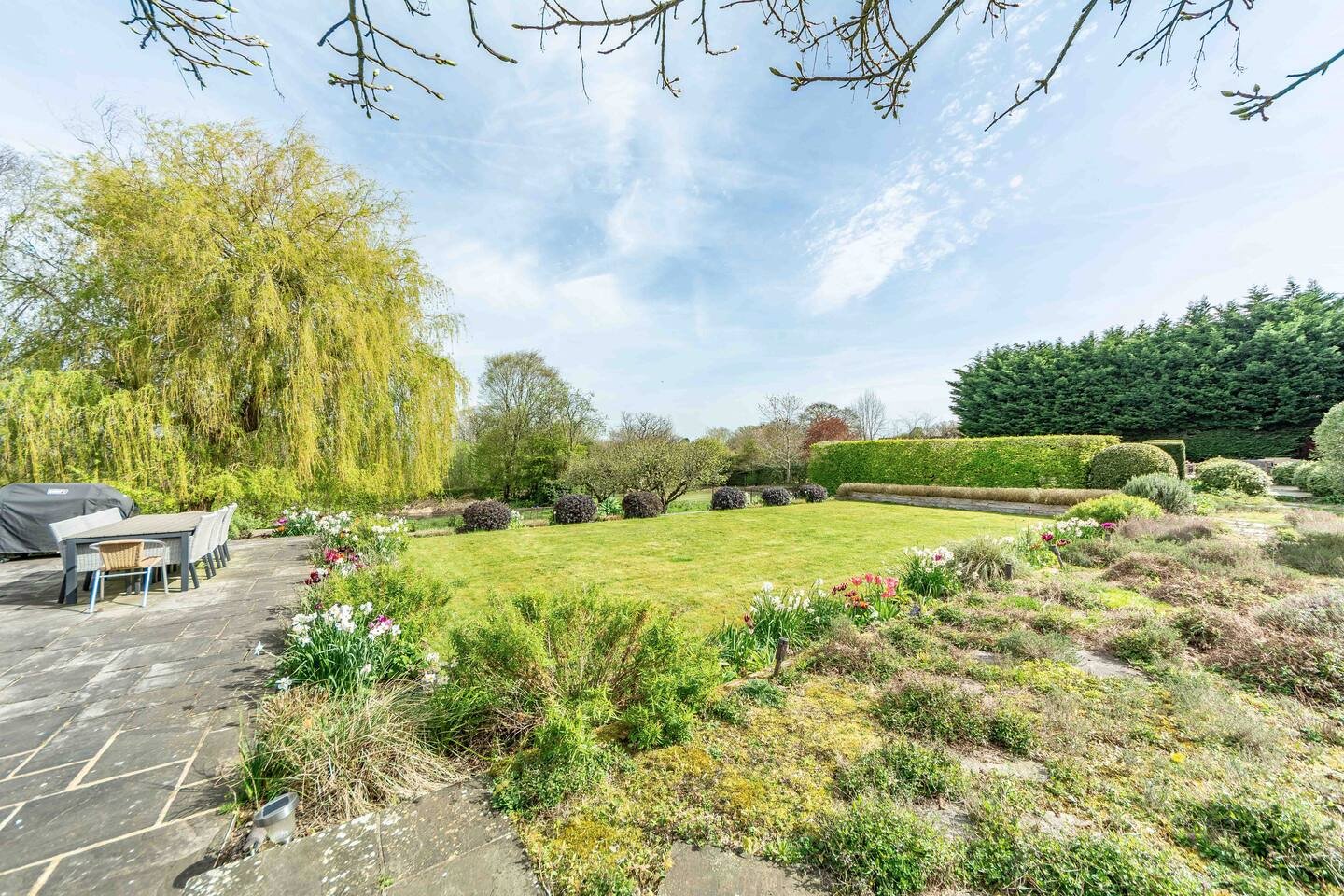 Country House with Swimming Pool and Tennis Court