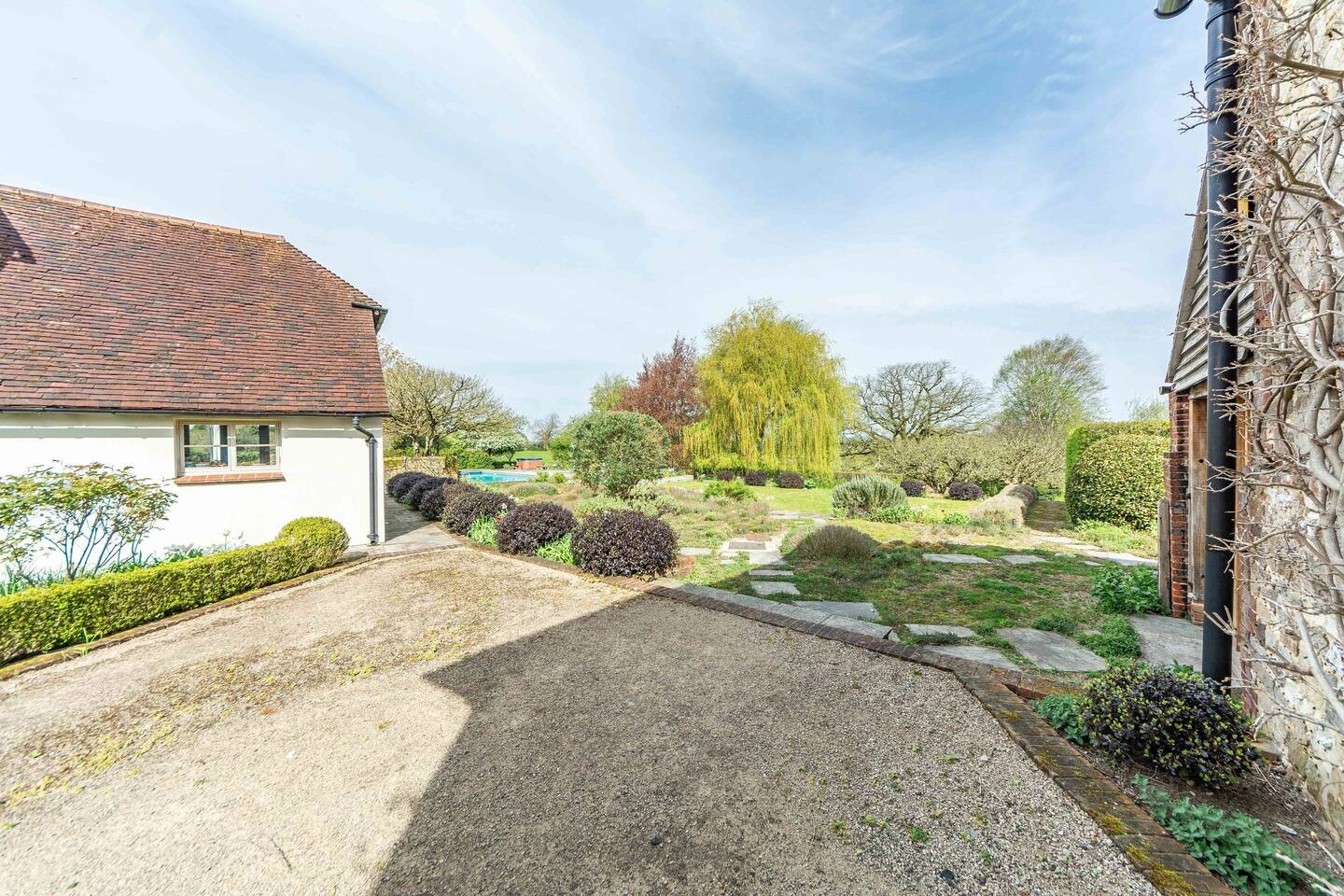 Country House with Swimming Pool and Tennis Court