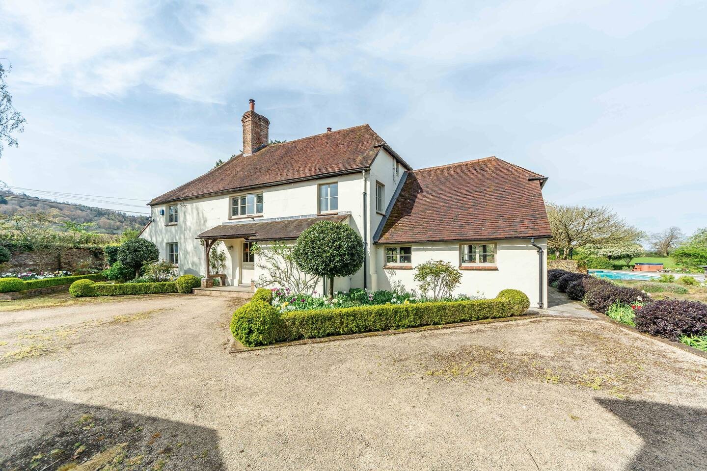 Country House with Swimming Pool and Tennis Court