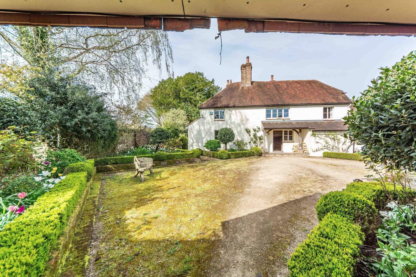 Country House with Swimming Pool and Tennis Court