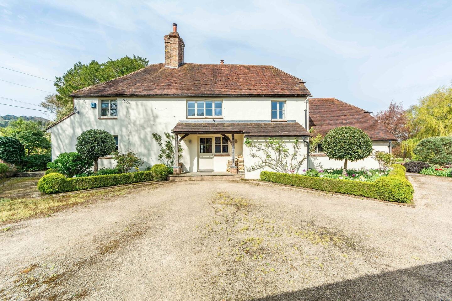 Country House with Swimming Pool and Tennis Court