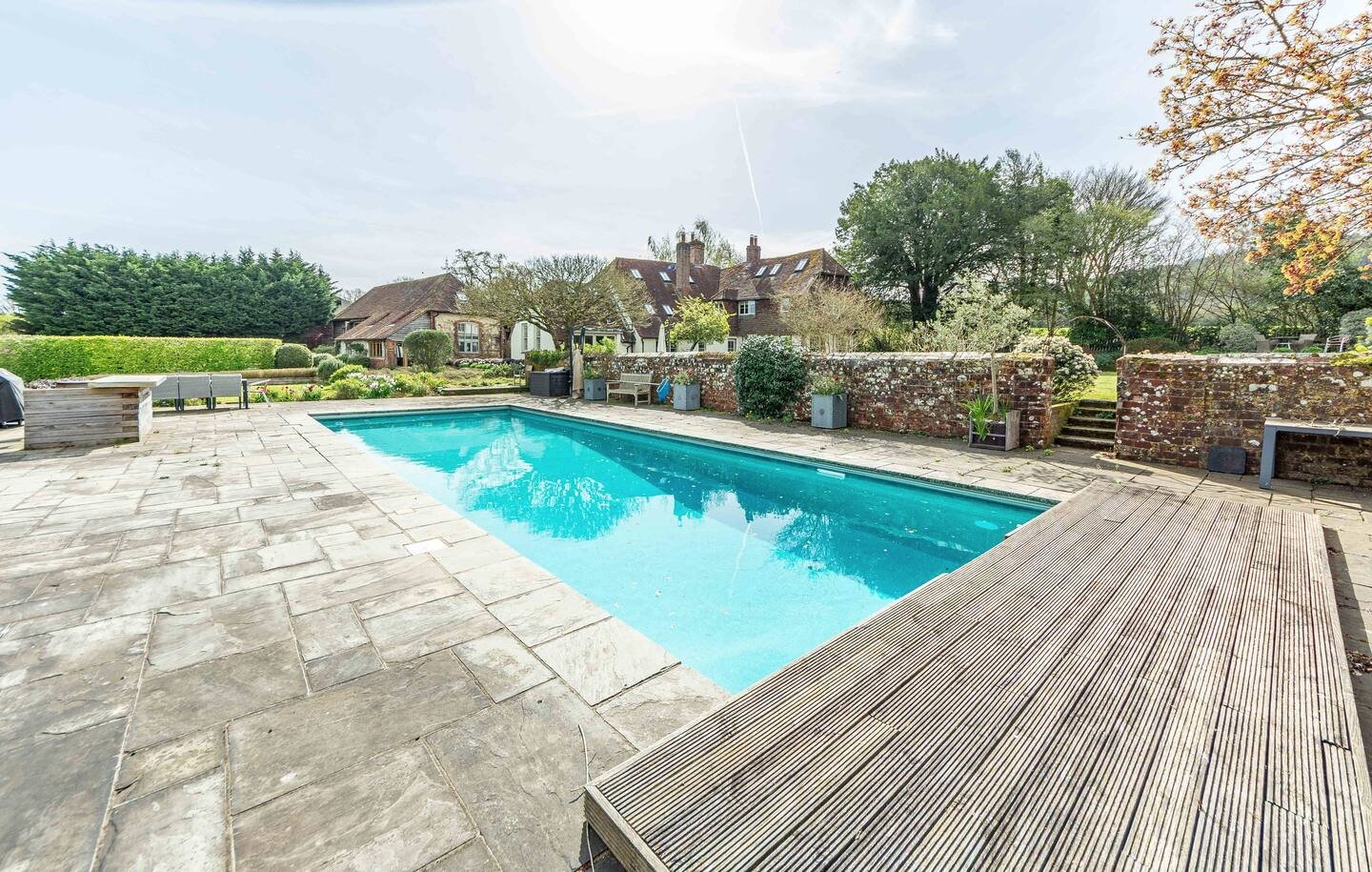 Country House with Swimming Pool and Tennis Court