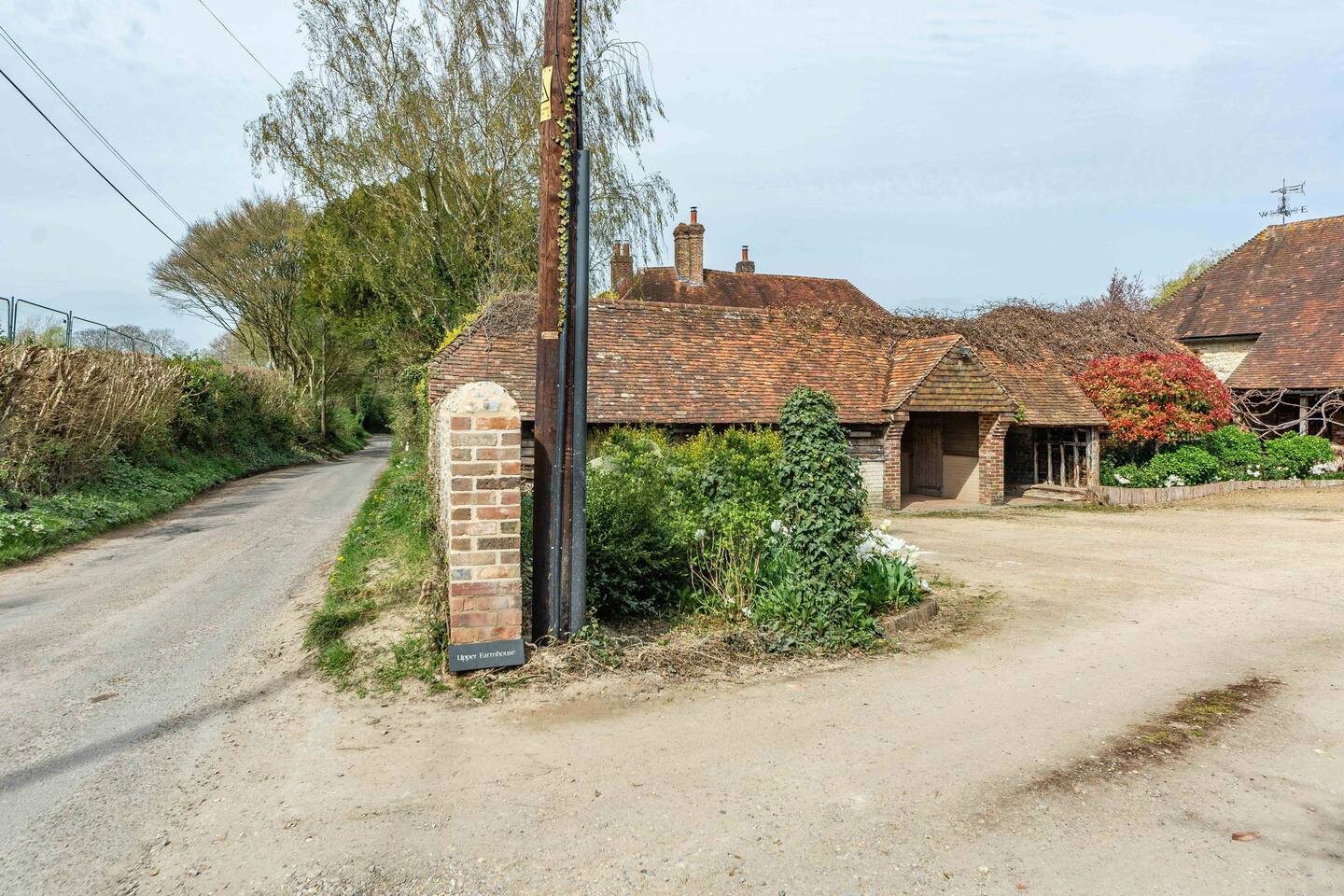 Country House with Swimming Pool and Tennis Court
