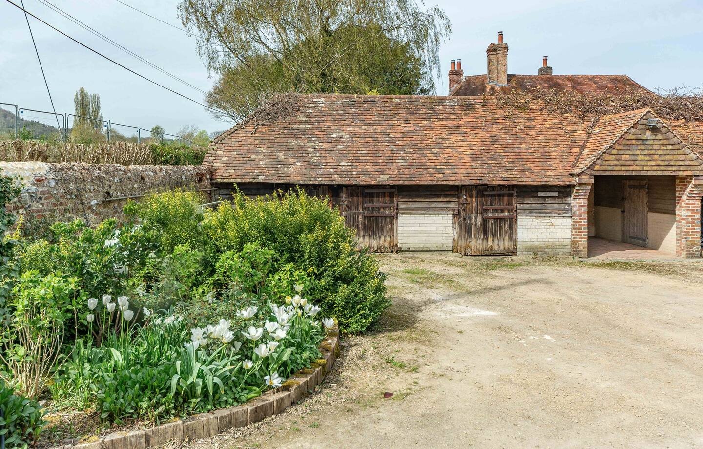 Country House with Swimming Pool and Tennis Court