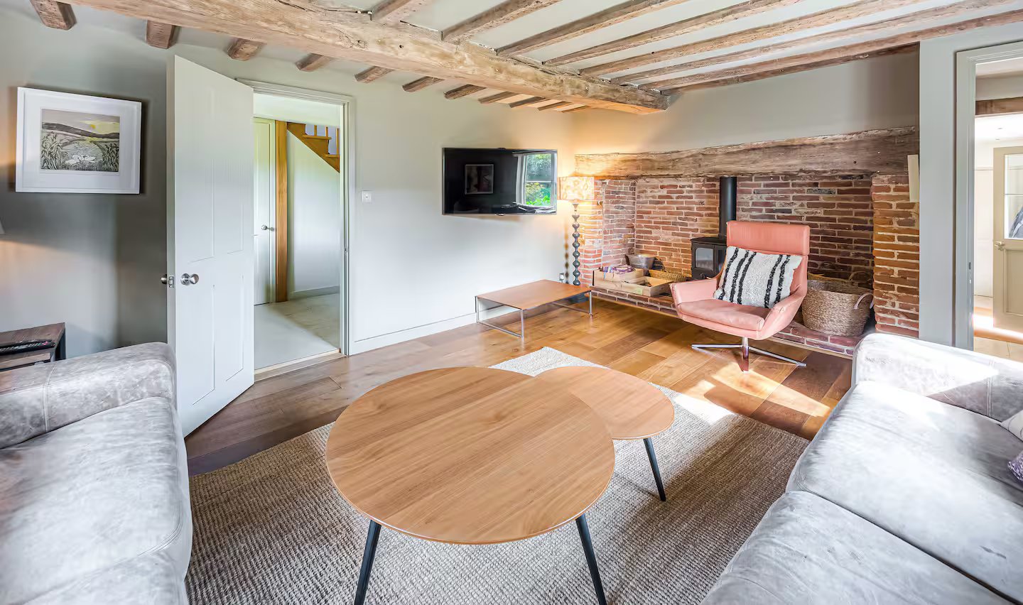 Country House with Swimming Pool and Tennis Court